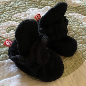 Zutano black booties size 0-3 mos In LNC